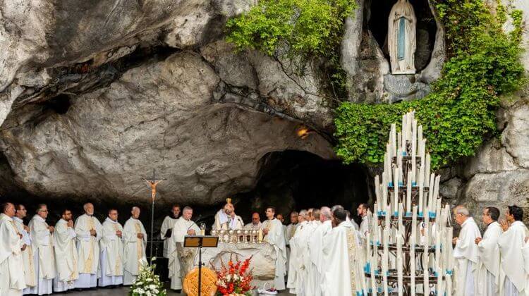 Les reliques de Bernadette de Lourdes aux U.S.A.